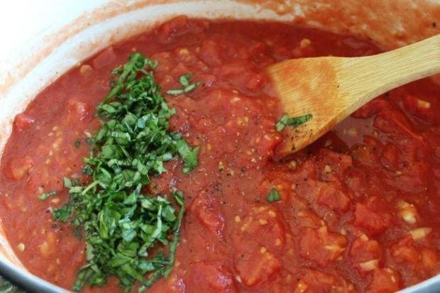 tomato sauce ingredients with basil