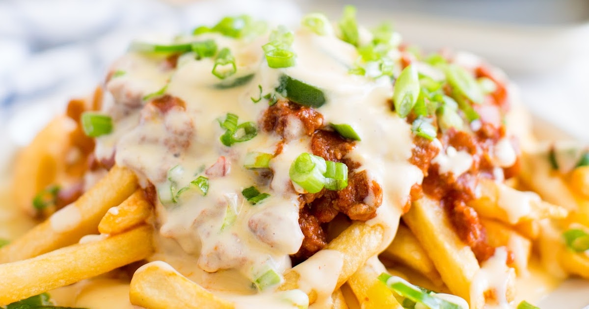 chili cheese fries with bacon