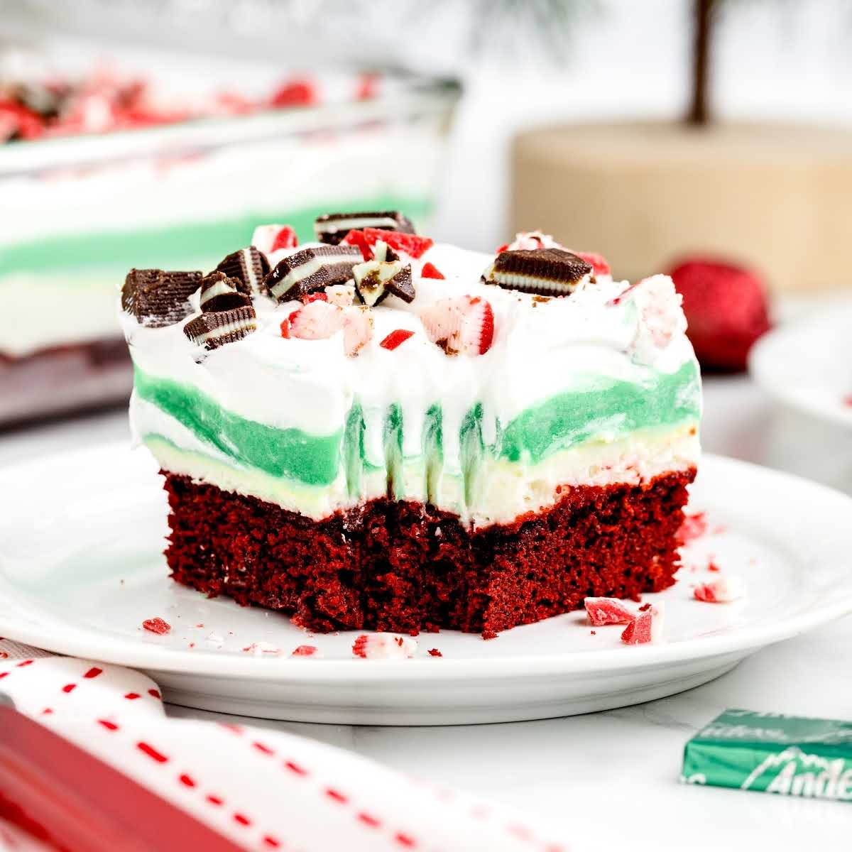 Lasagna Cake -The cake itself is red velvet with buttercream filling.  Chocolate covered ri… | Chocolate rice krispie treats, Rice krispie treats,  Butter cream sauce
