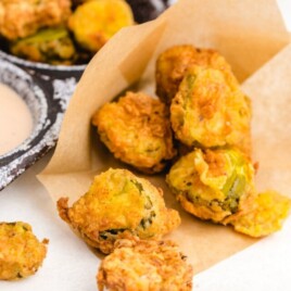 Crunch fried pickles ready to be served with fried pickle dipping sauces