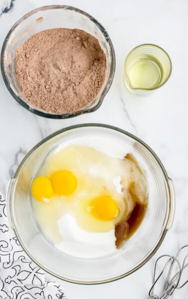eggs, sugar, vanilla extract in a large mixing bowl