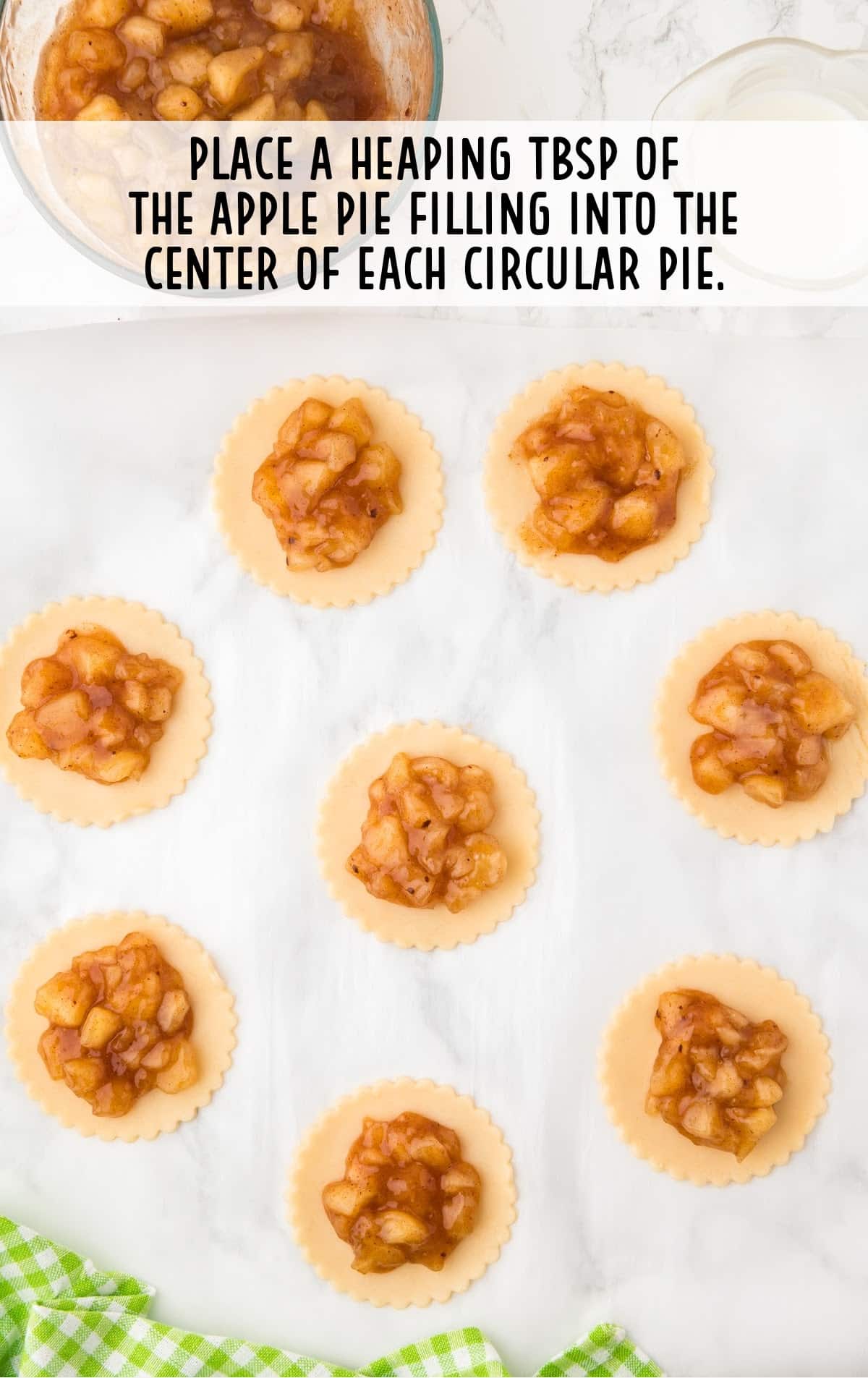apple pie filling placed on top of the circular pie