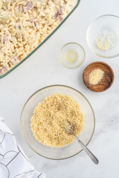 chicken cordon bleu casserole dry ingredient topping mixed in a bowl