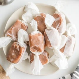 A white plate full of Caramels