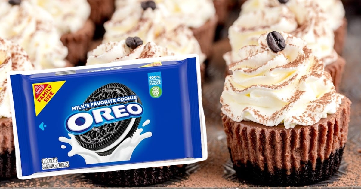Kahlua Cheesecake with oreo cookies on the side