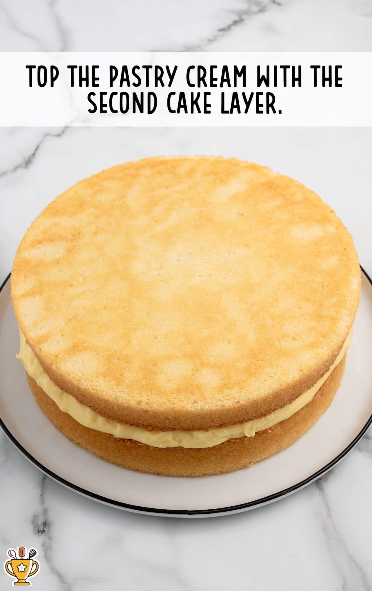 second cake layer put on top of the pastry cream