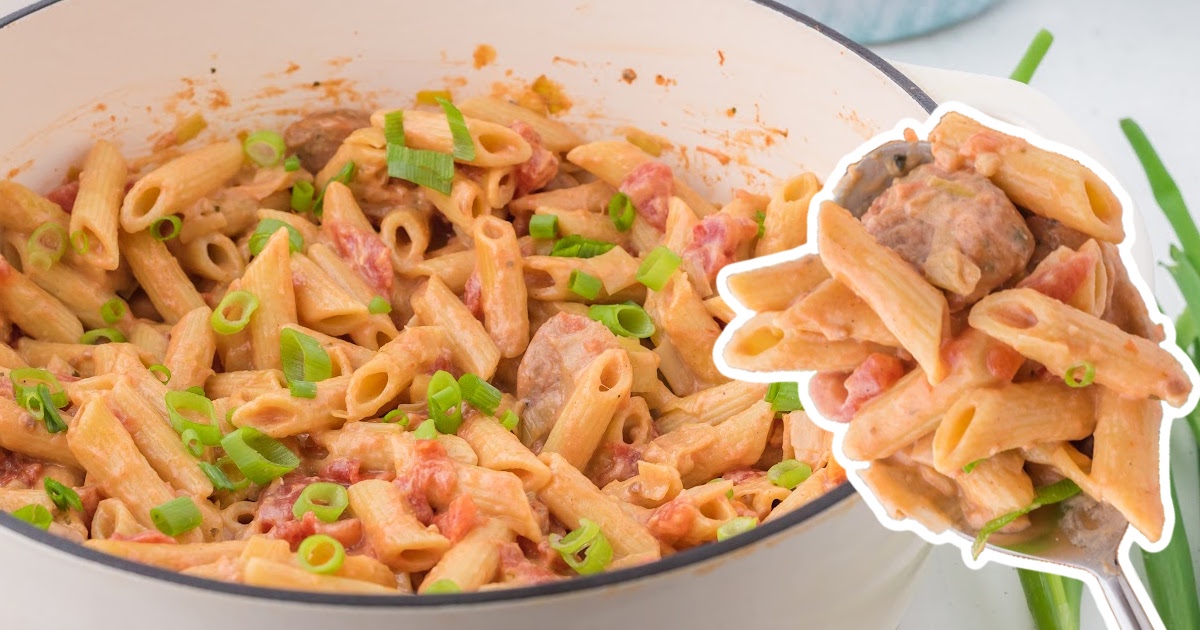 Cajun Pasta in a bowl and some on a spoon
