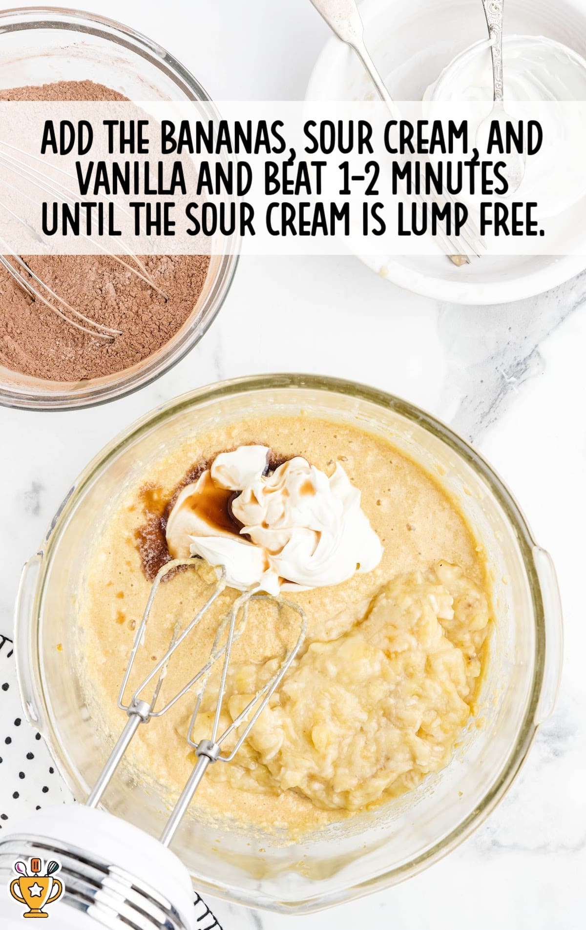 Bananas, sour cream and vanilla added to a bowl