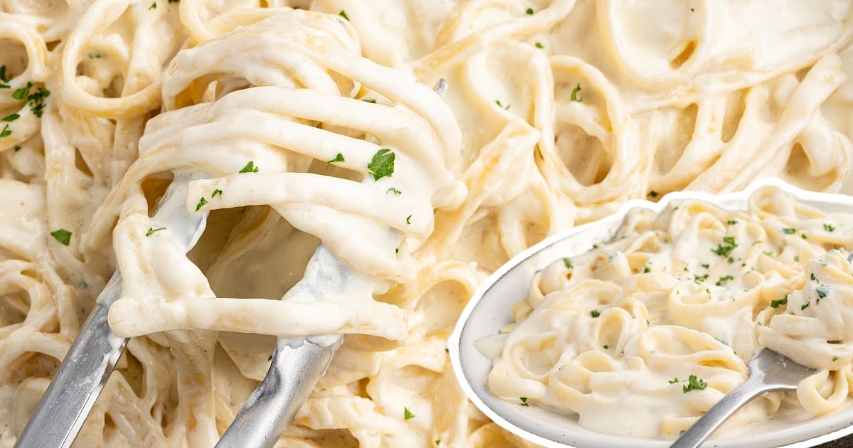 a close up photo of Olive Garden Alfredo Sauce