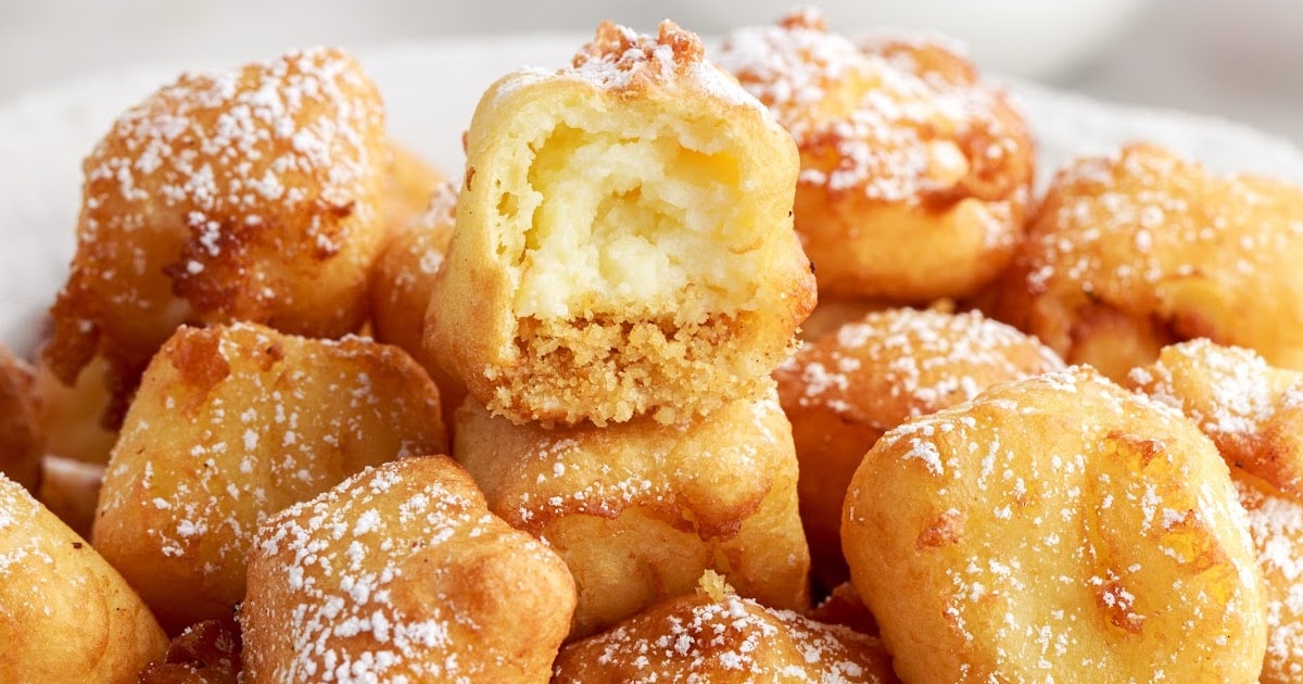 a bunch of Fried Cheesecake