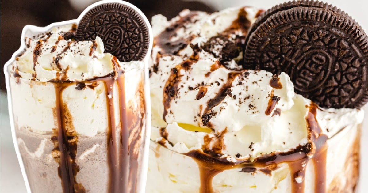 Oreo Milkshake in two glasses